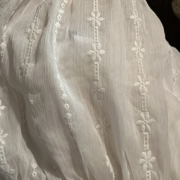 White sheer long sleeve - Picture 4 of 7